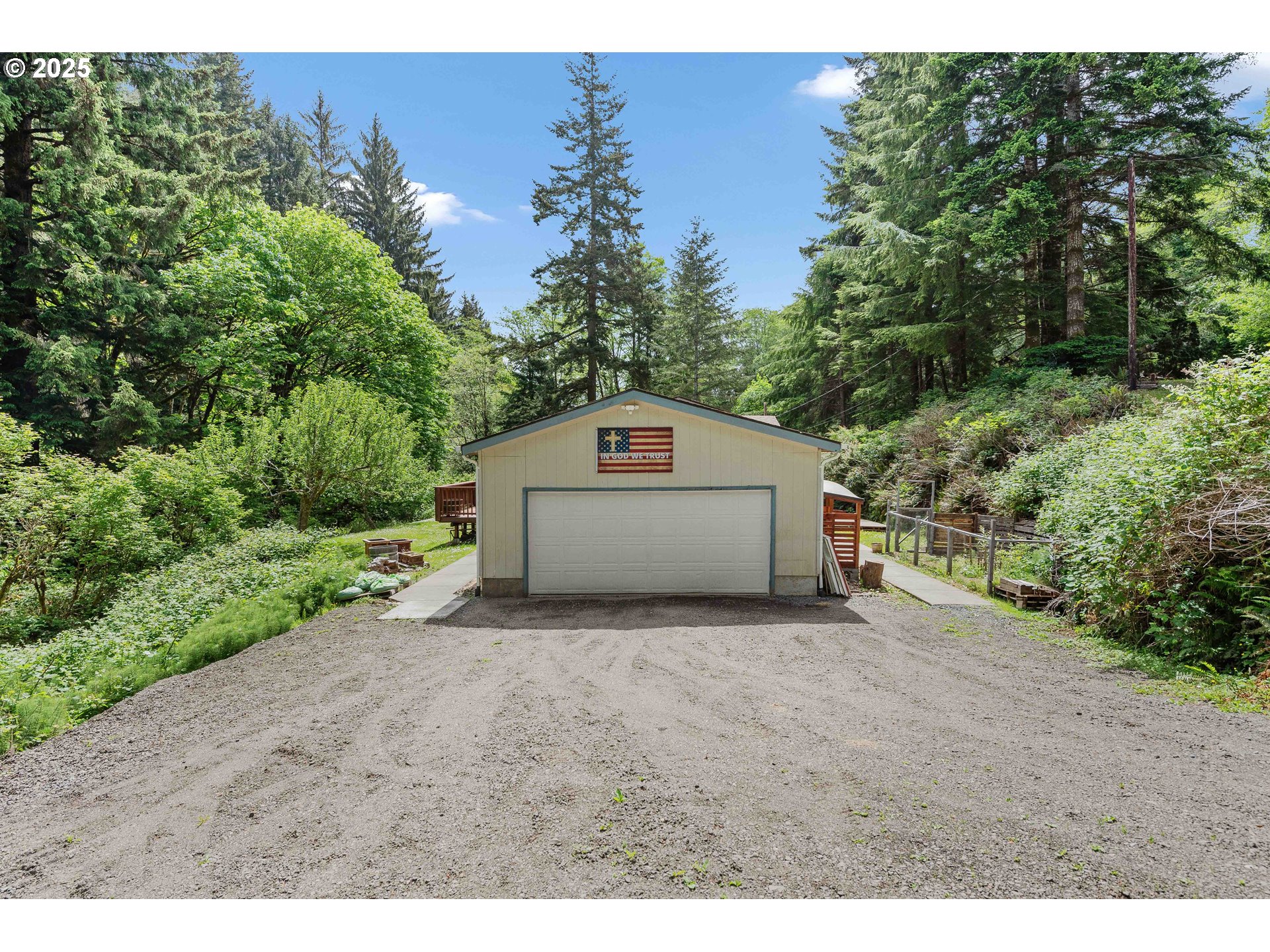 63301 Adirondack Road Coos Bay, OR 97420 - Photo 3 of 30 Gallery Image 3