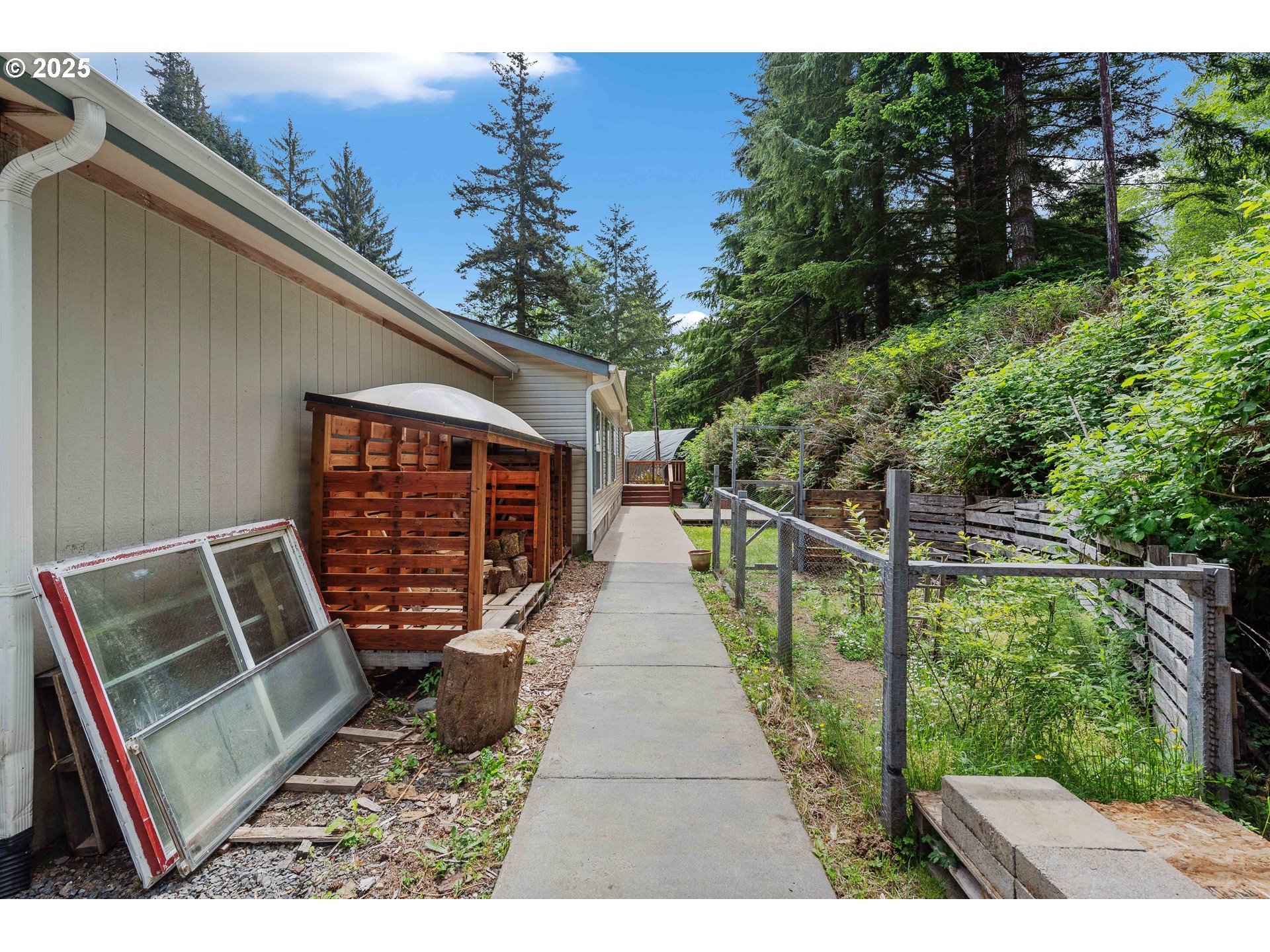 63301 Adirondack Road Coos Bay, OR 97420 - Photo 5 of 30 Gallery Image 5