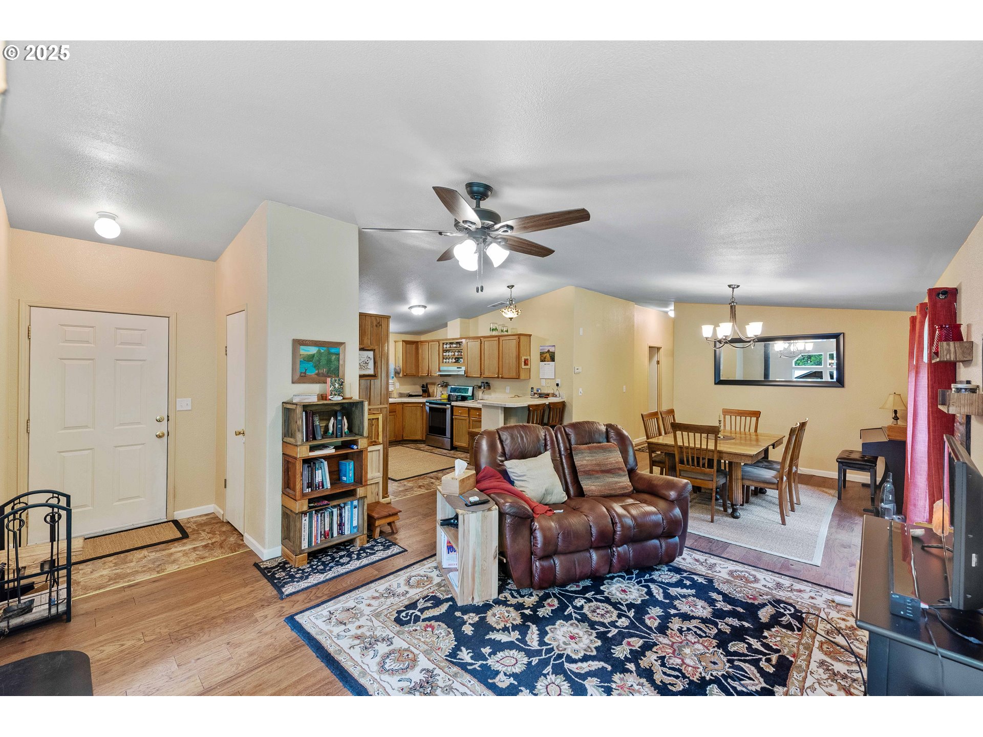 63301 Adirondack Road Coos Bay, OR 97420 - Photo 9 of 30 Gallery Image 9