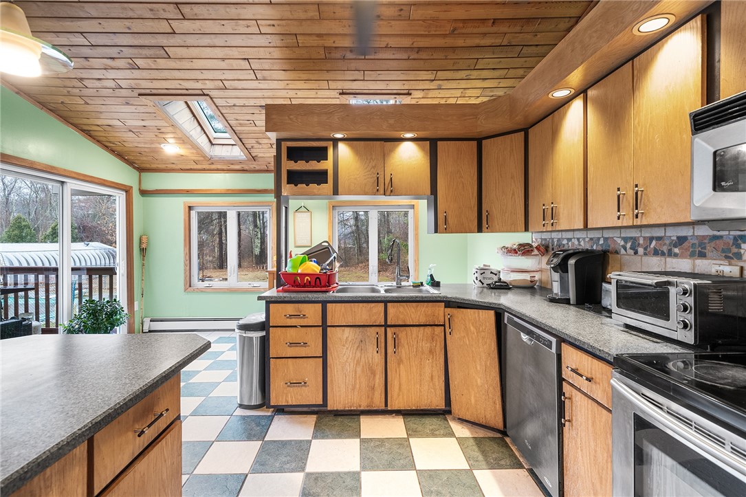 8 Arrowhead Trail Smithfield, RI 02917 - Photo 11 of 37