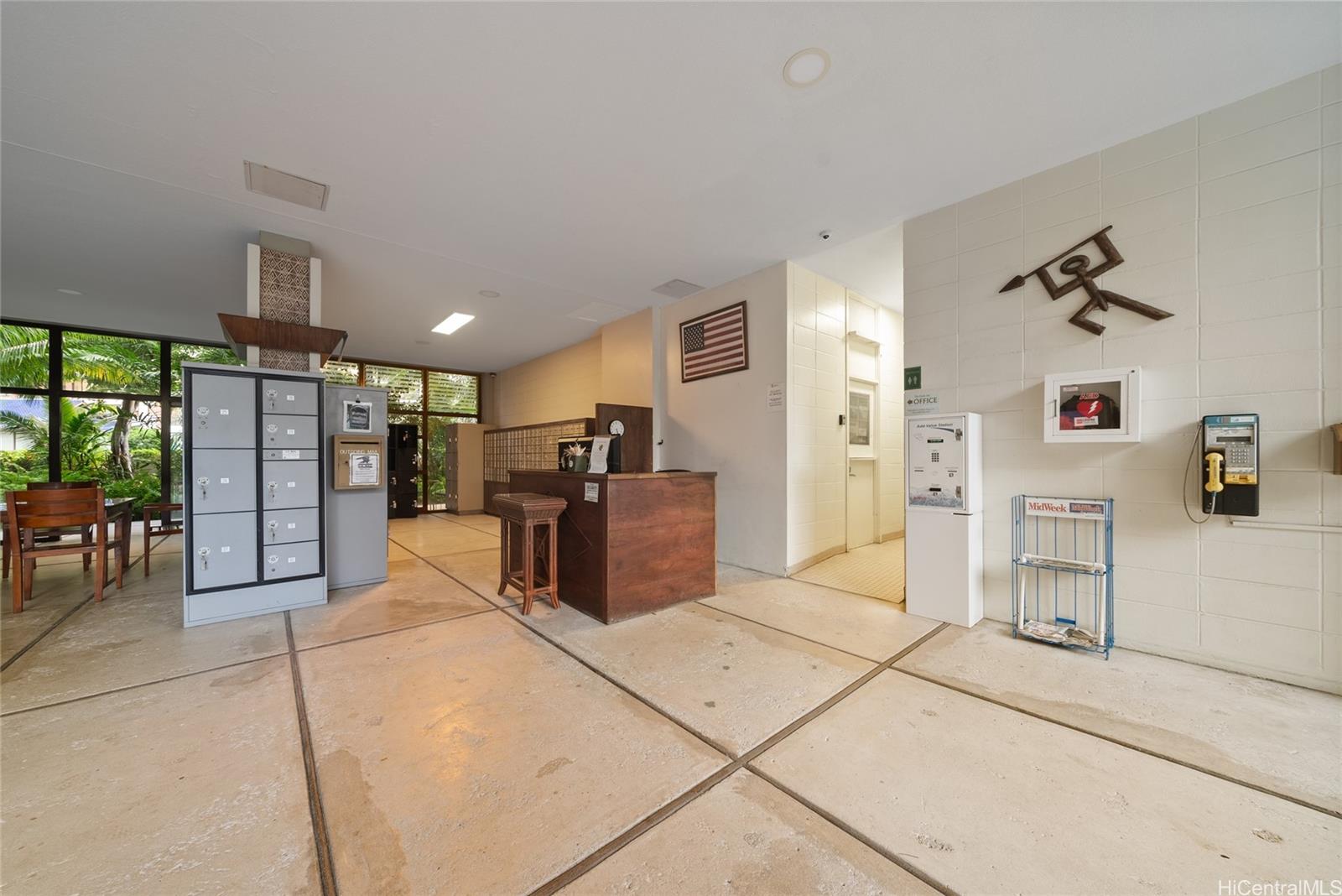 425 Ena Road, Unit B602 Honolulu, HI 96815 - Photo 14 of 16 a view of a livingroom with furniture and a flat screen tv