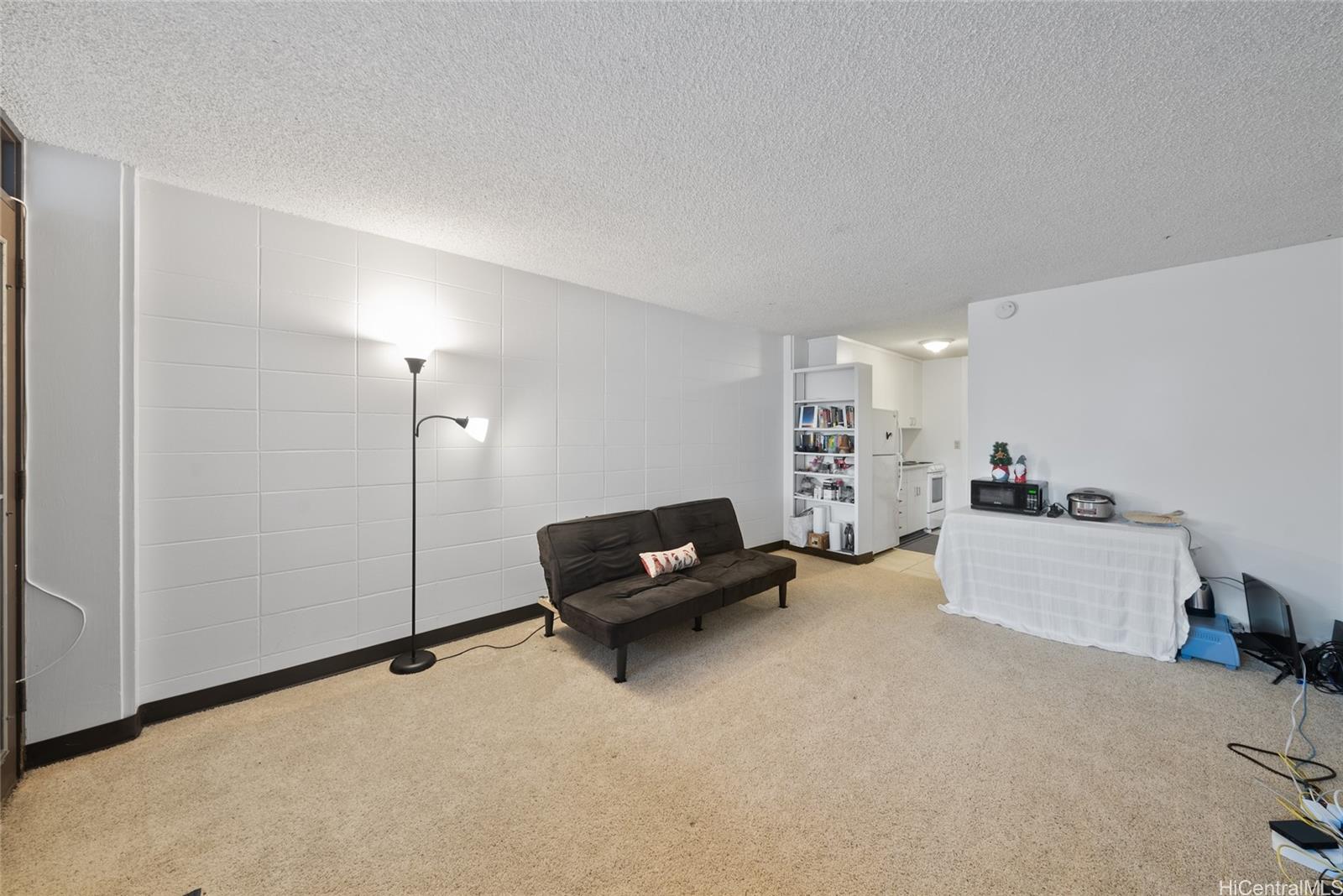 425 Ena Road, Unit B602 Honolulu, HI 96815 - Photo 6 of 16 a living room with furniture and a flat screen tv