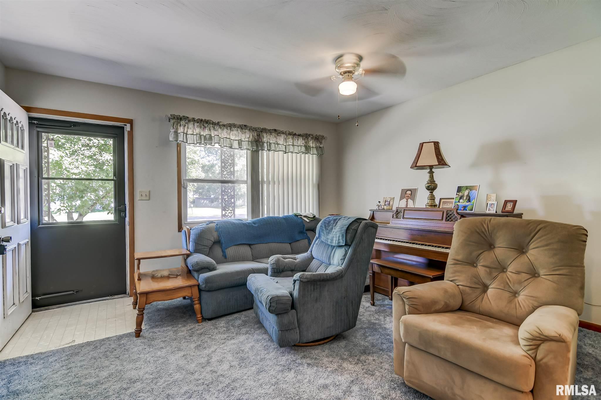 953 Flossmore Drive Springfield, IL 62711 - Photo 3 of 18 Gallery Image 3