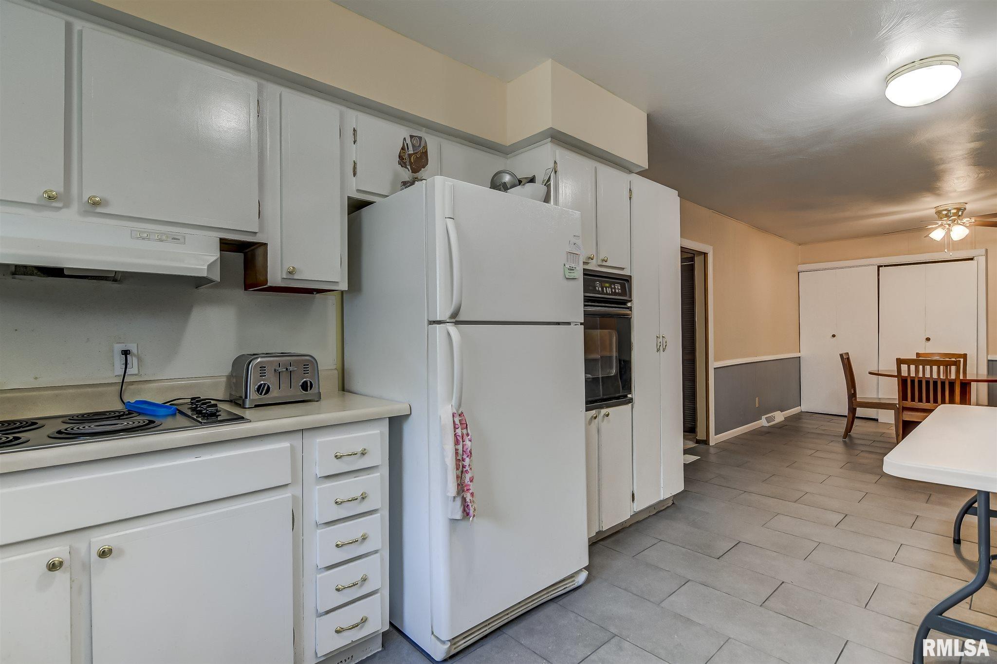 953 Flossmore Drive Springfield, IL 62711 - Photo 7 of 18 Gallery Image 7