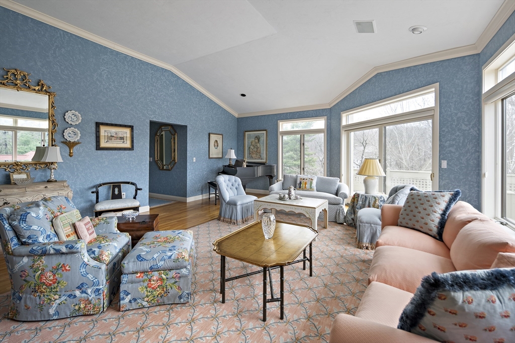 7 Wainwright Road, Unit 117 Winchester, MA 01890 - Photo 6 of 41 Gallery Image 6