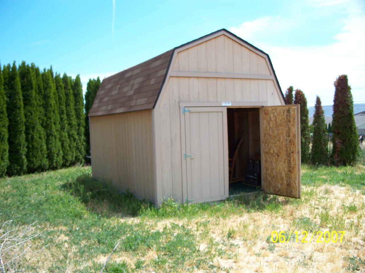 7301 Mieras Road Yakima, WA 98901 - Photo 12 of 12 a backyard of a house