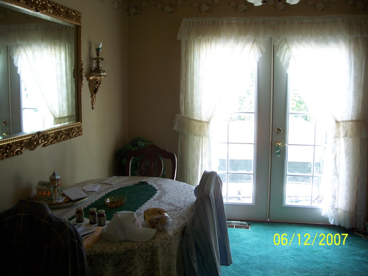 7301 Mieras Road Yakima, WA 98901 - Photo 3 of 12 a bedroom with a bed and a window