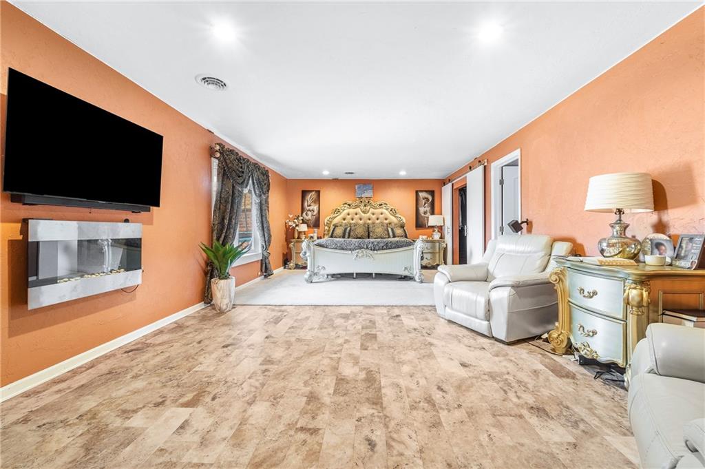 7198 Shannon Road Verona, PA 15147 - Photo 11 of 25 Gallery Image 11