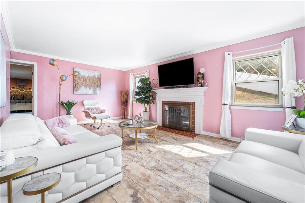 7198 Shannon Road Verona, PA 15147 - Photo 4 of 25 Gallery Image 4