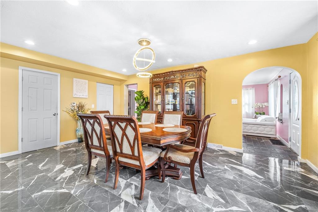 7198 Shannon Road Verona, PA 15147 - Photo 6 of 25 Gallery Image 6