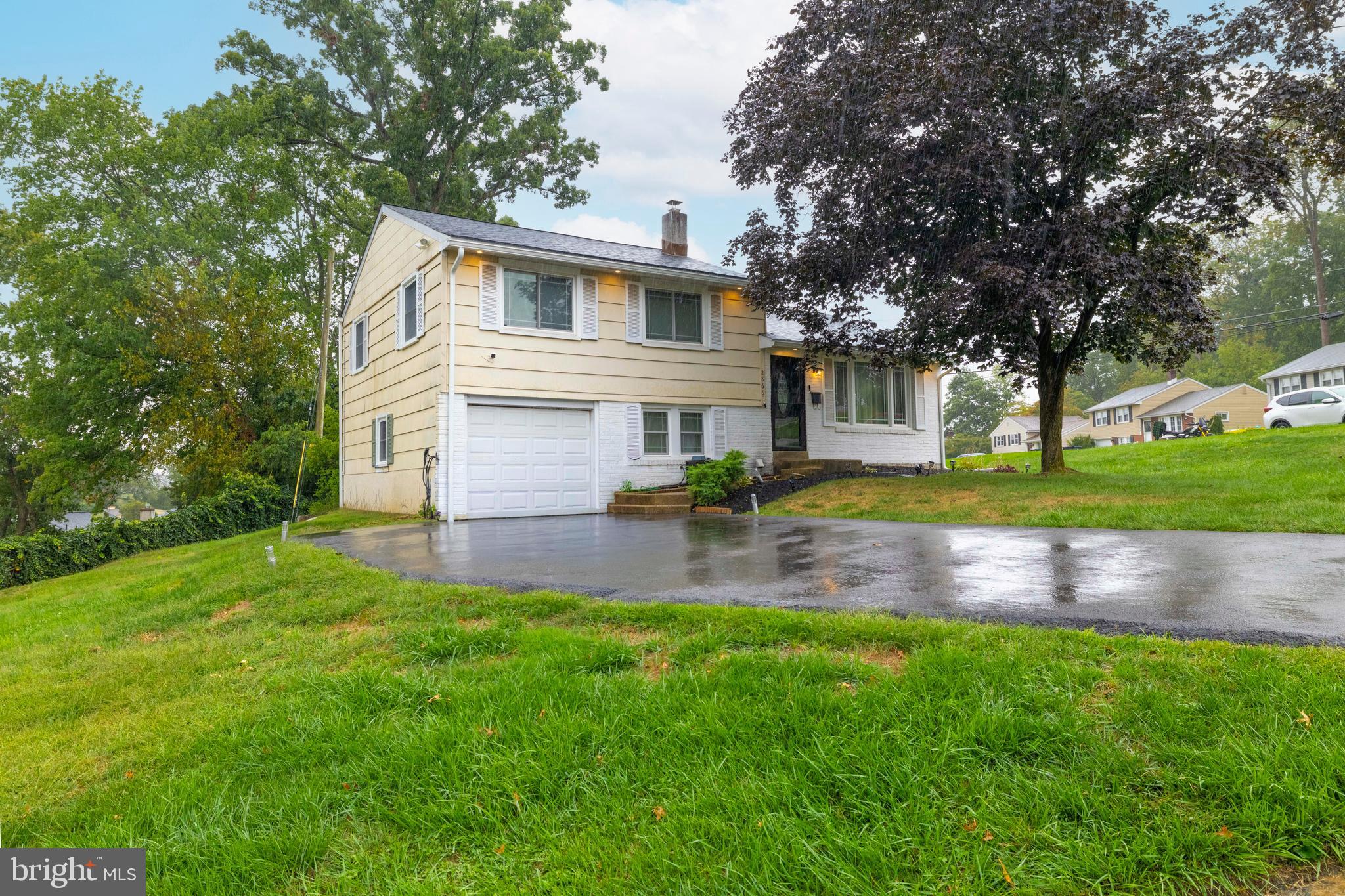 Classic 3 Bedroom Abington Woods Split Level