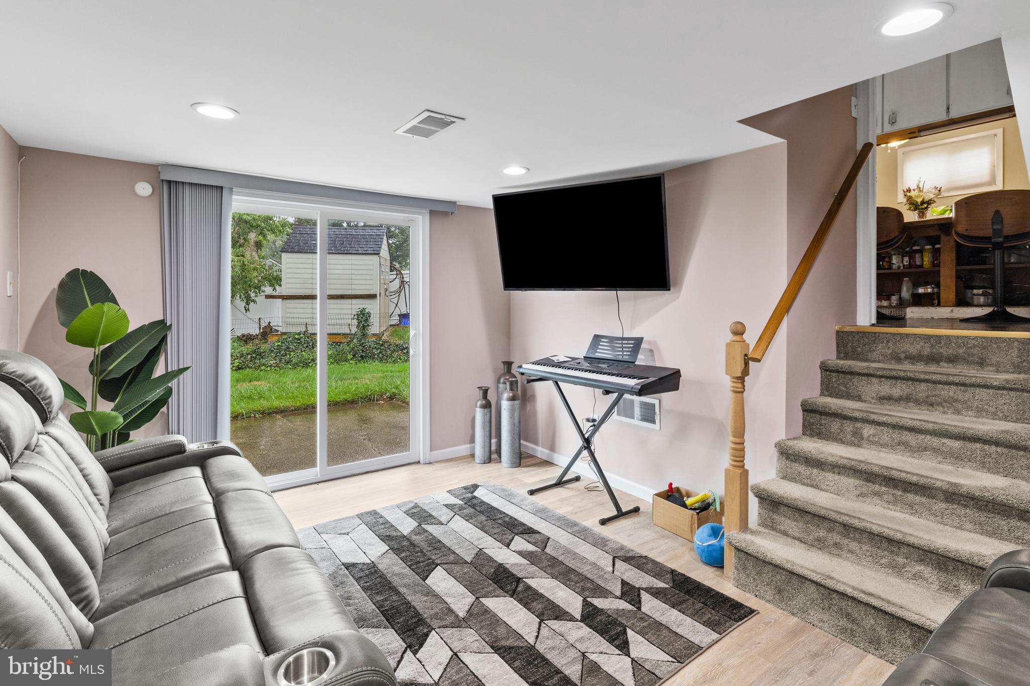 2866 Joyce Road Abington, PA 19001 - Photo 4 of 25 Family room