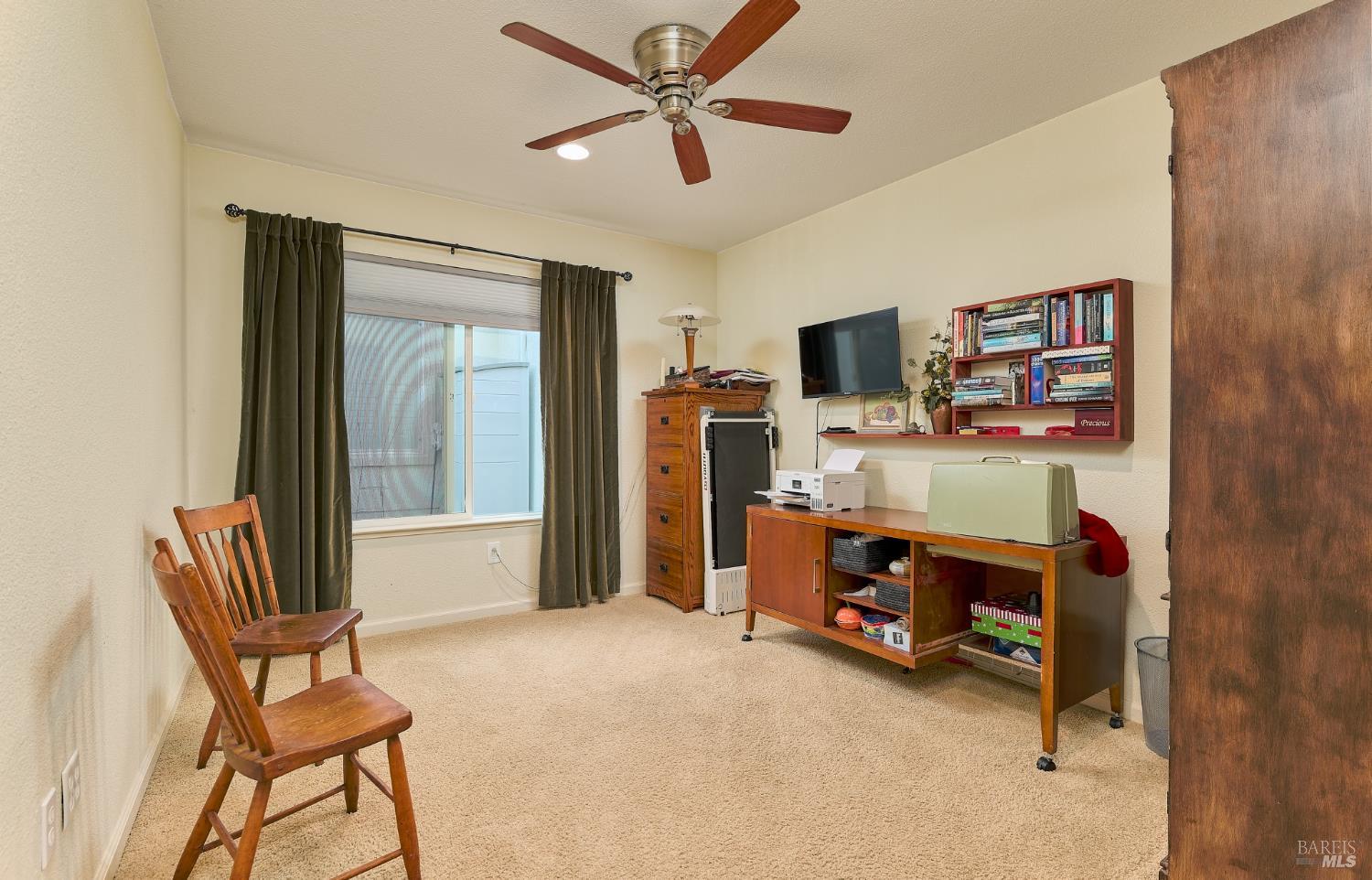 402 Riverwood Lane Rio Vista, CA 94571 - Photo 12 of 31 a view of a livingroom with furniture and a flat screen tv