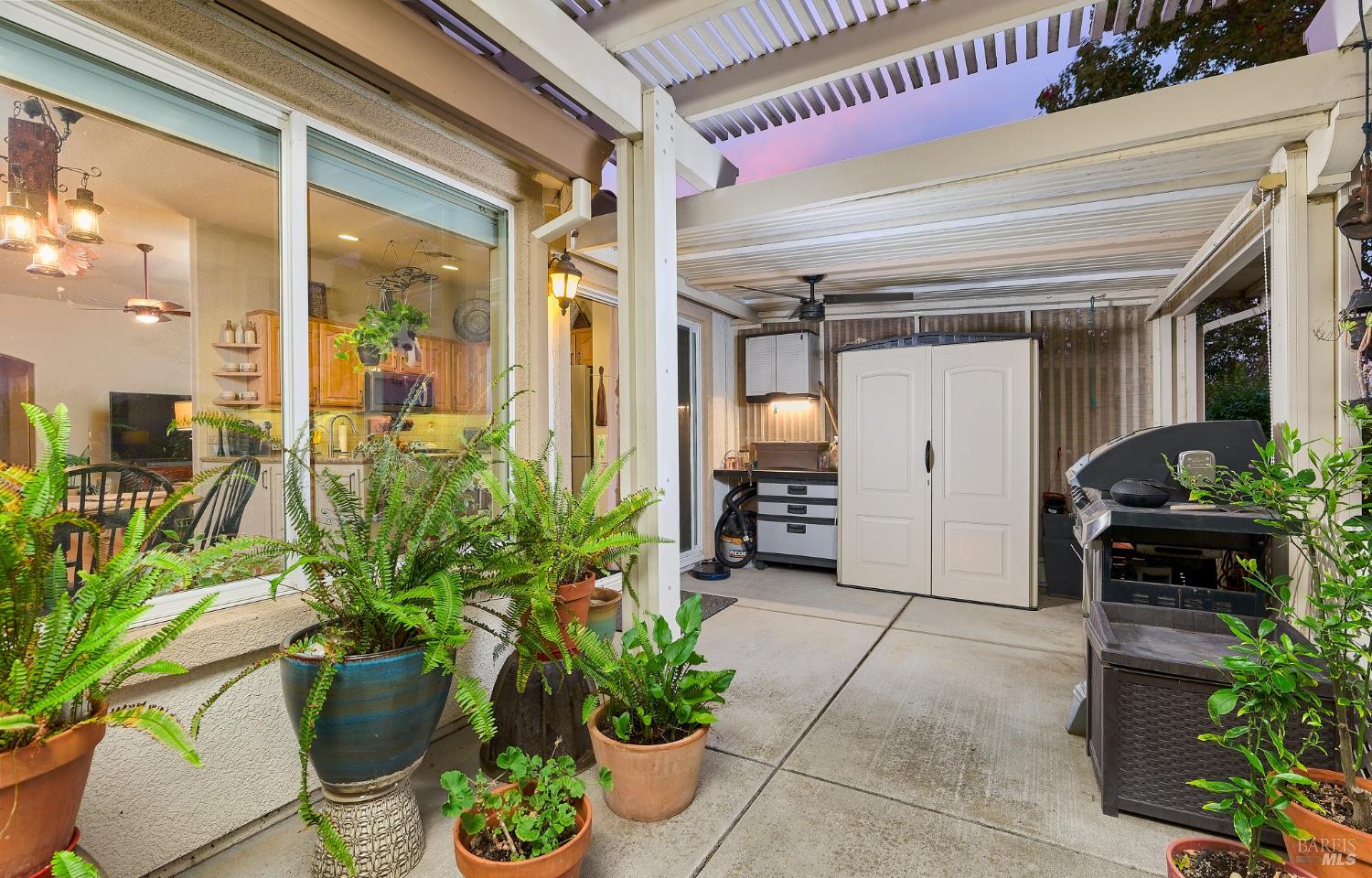 402 Riverwood Lane Rio Vista, CA 94571 - Photo 27 of 31 a lobby with furniture and potted plants