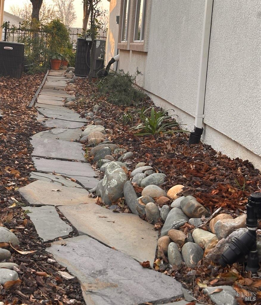 402 Riverwood Lane Rio Vista, CA 94571 - Photo 28 of 31 a view of a bunch of trees and cars