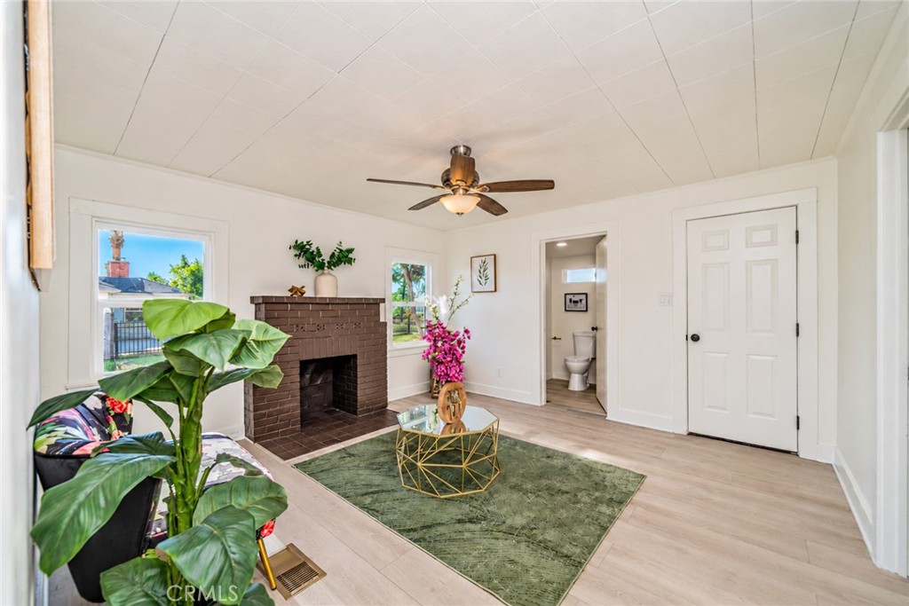 5908 Grand Riverside, CA 92504 - Photo 4 of 34 Family room