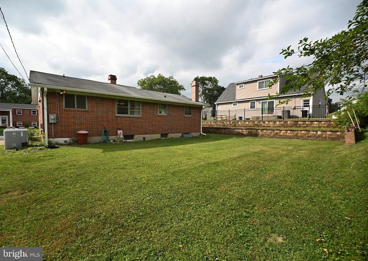 4121 Lochcarrow Road Baltimore, MD 21236 - Photo 3 of 18 Backyard