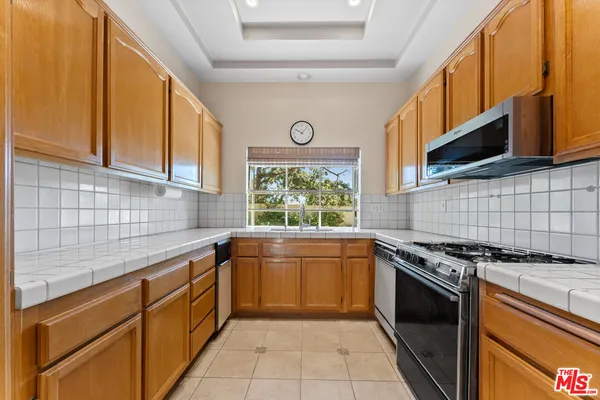 $760,000 | 3091 East Hillcrest Drive, Westlake Village, CA 91362