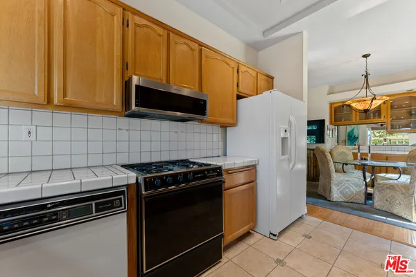 $760,000 | 3091 East Hillcrest Drive, Westlake Village, CA 91362