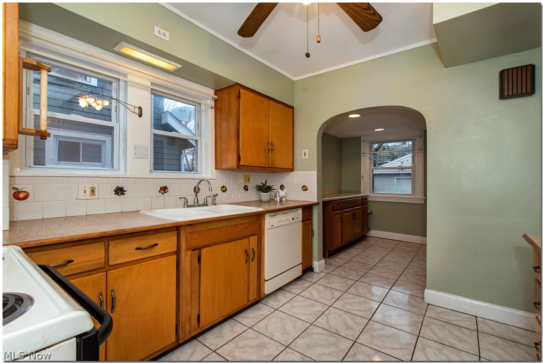 971 Pembrook Road Cleveland Heights, OH 44121 - Photo 9 of 28