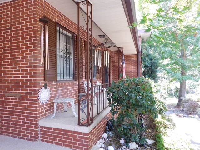 303 Pinecrest Road Warner Robins, GA 31093 - Photo 2 of 6 a view of entryway