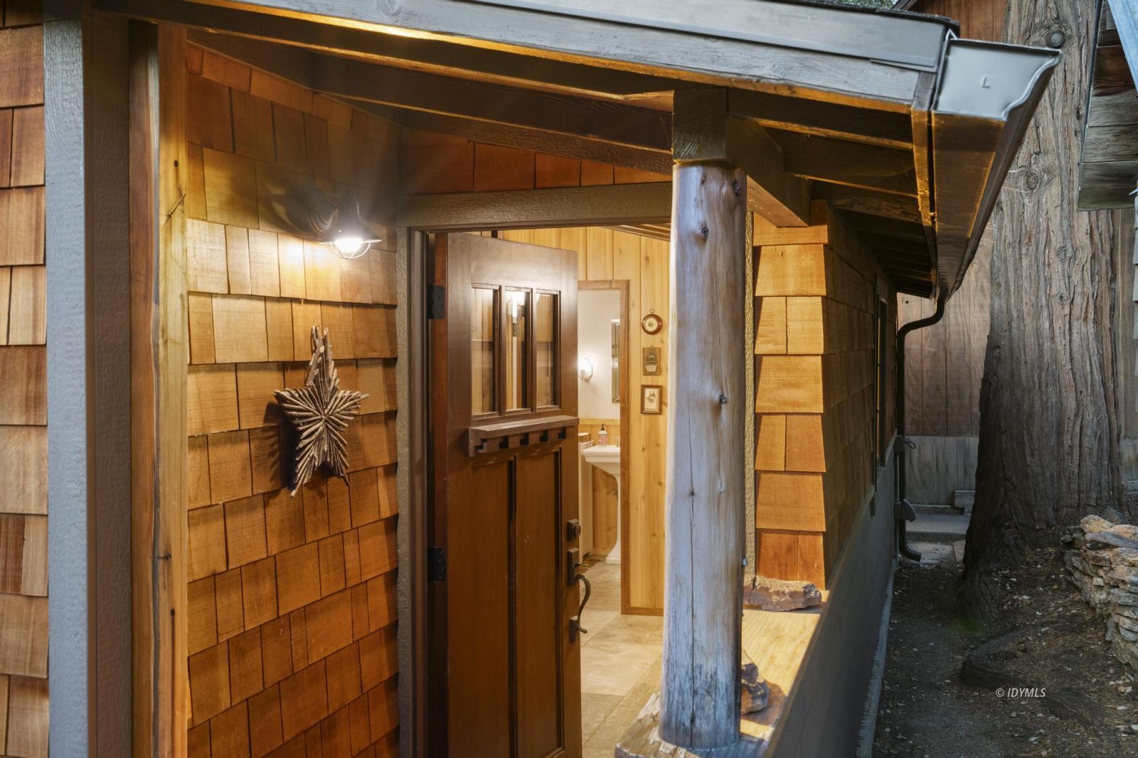 53241 Middleridge Drive Idyllwild, CA 92549 - Photo 12 of 48 a view of a bathroom