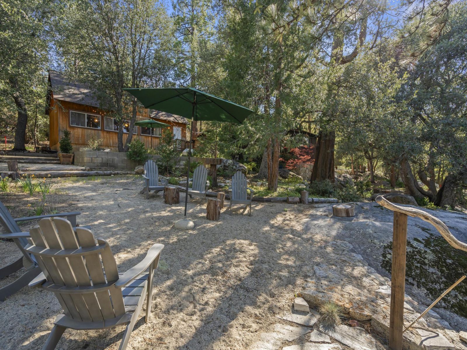 53241 Middleridge Drive Idyllwild, CA 92549 - Photo 46 of 48 a backyard of a house with table and chairs