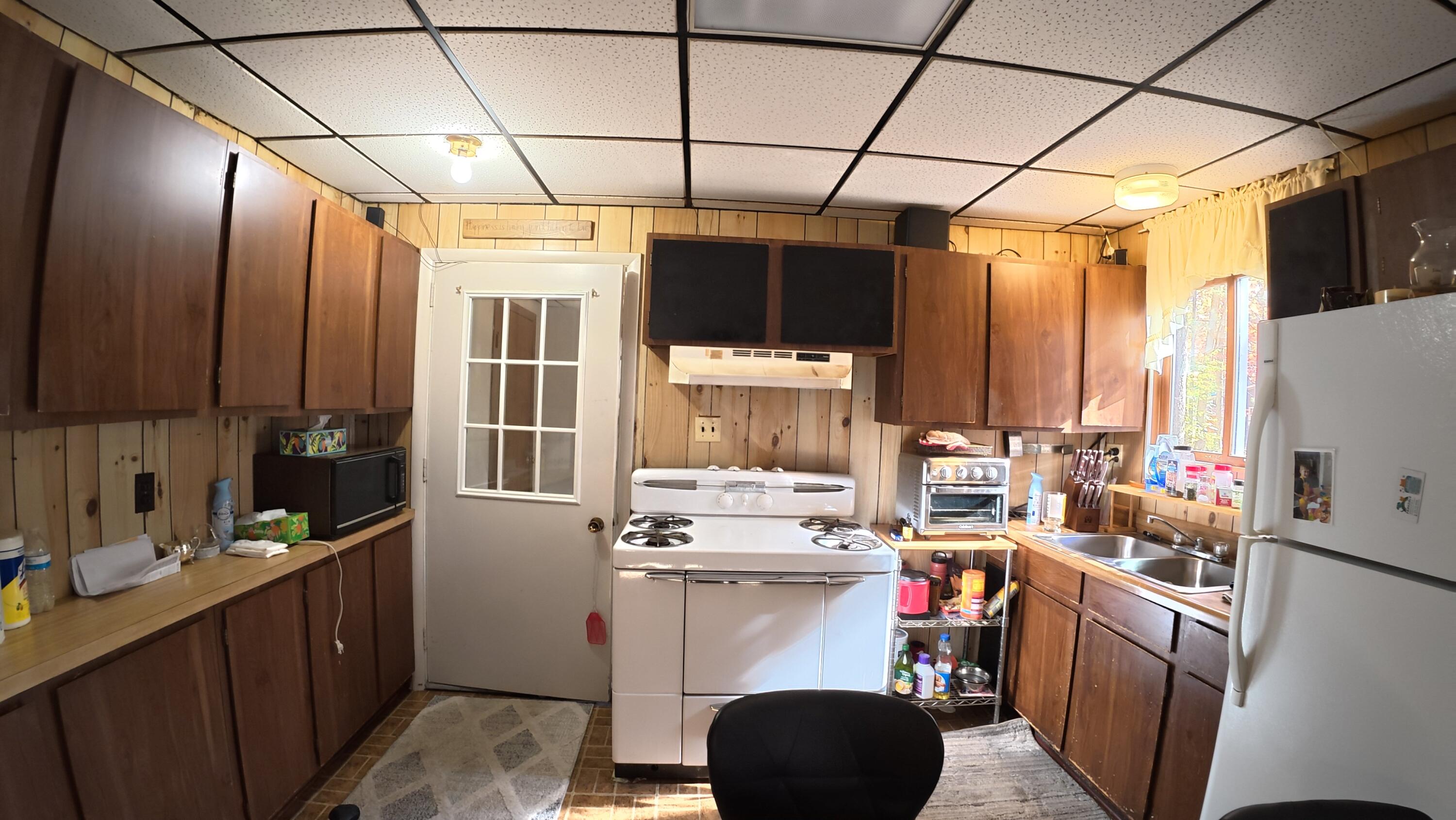 211 Skocelas Road North Manistee, MI 49660 - Photo 10 of 31 211 Skocelas