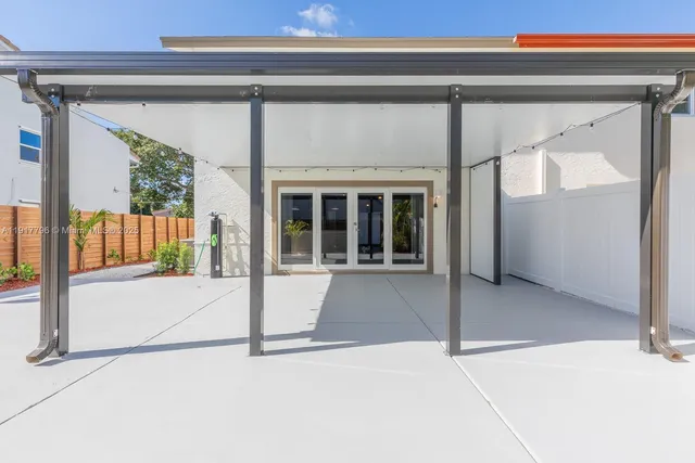 a view of an entrance of the house