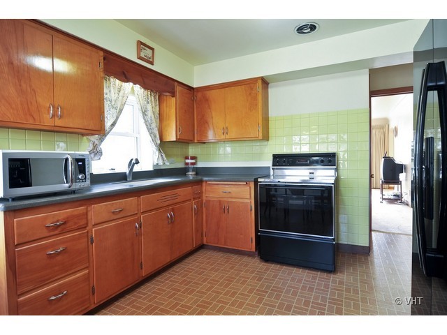 3739 Wisconsin Avenue Berwyn, IL 60402 - Photo 3 of 10