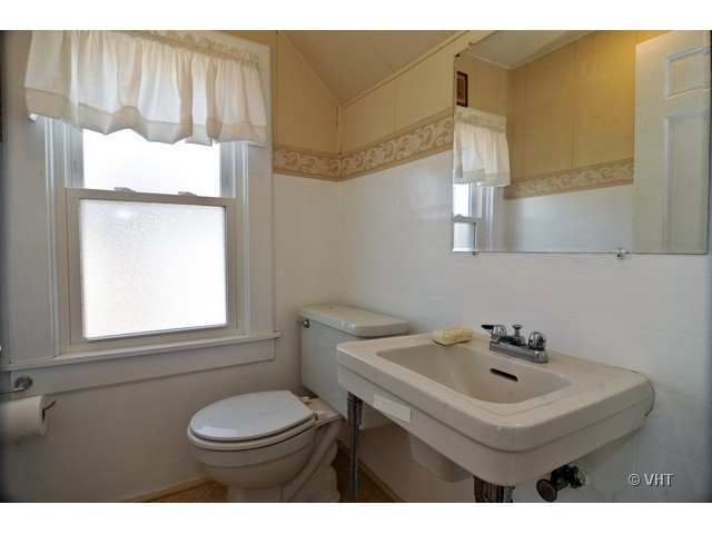 3739 Wisconsin Avenue Berwyn, IL 60402 - Photo 6 of 10