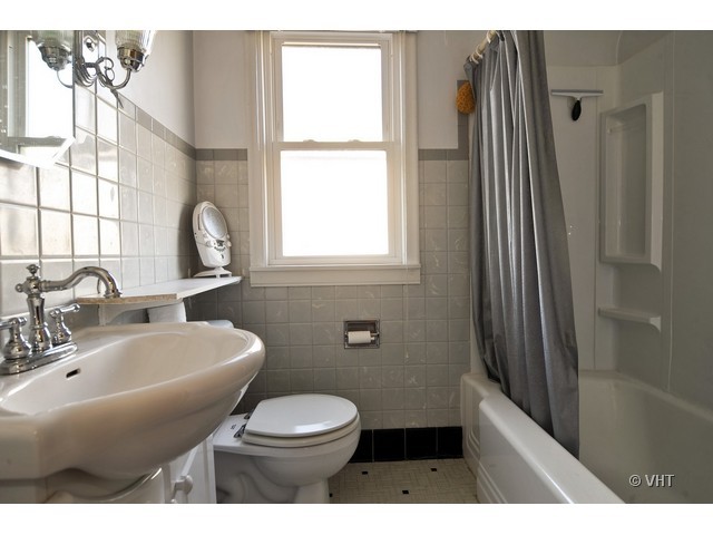 3739 Wisconsin Avenue Berwyn, IL 60402 - Photo 9 of 10