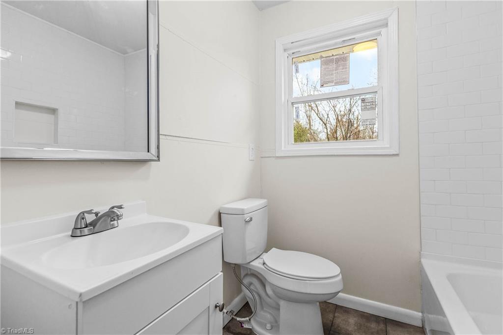 2043 Bishop Road Greensboro, NC 27406 - Photo 11 of 15