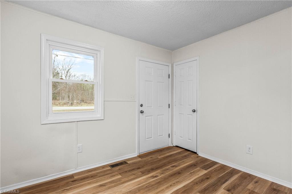 2043 Bishop Road Greensboro, NC 27406 - Photo 4 of 15