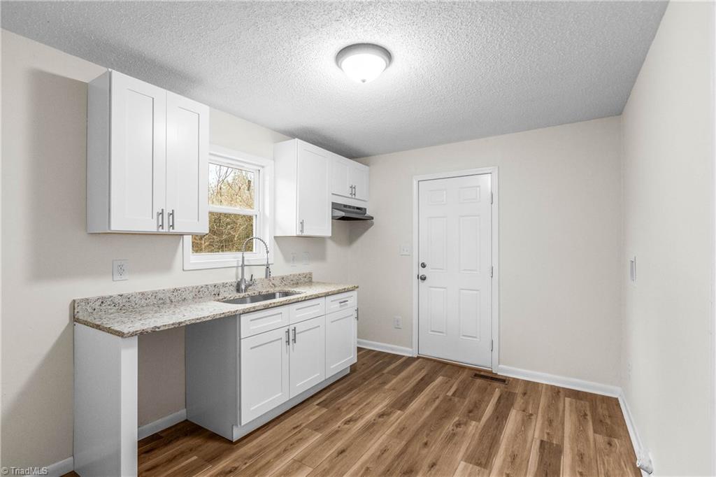 2043 Bishop Road Greensboro, NC 27406 - Photo 6 of 15