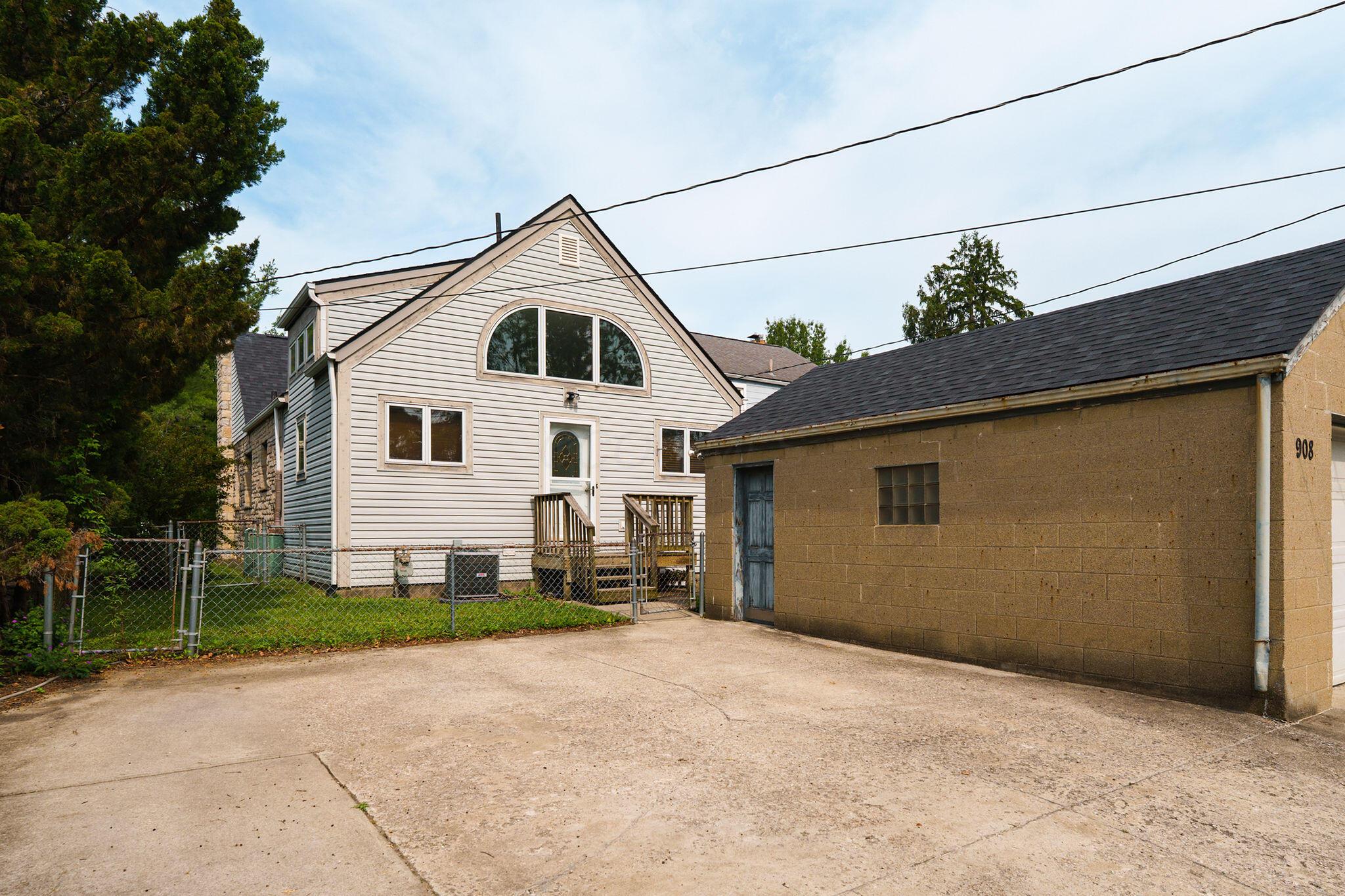 908 Vernon Road Columbus, OH 43209 - Photo 29 of 36 Garage plus parking