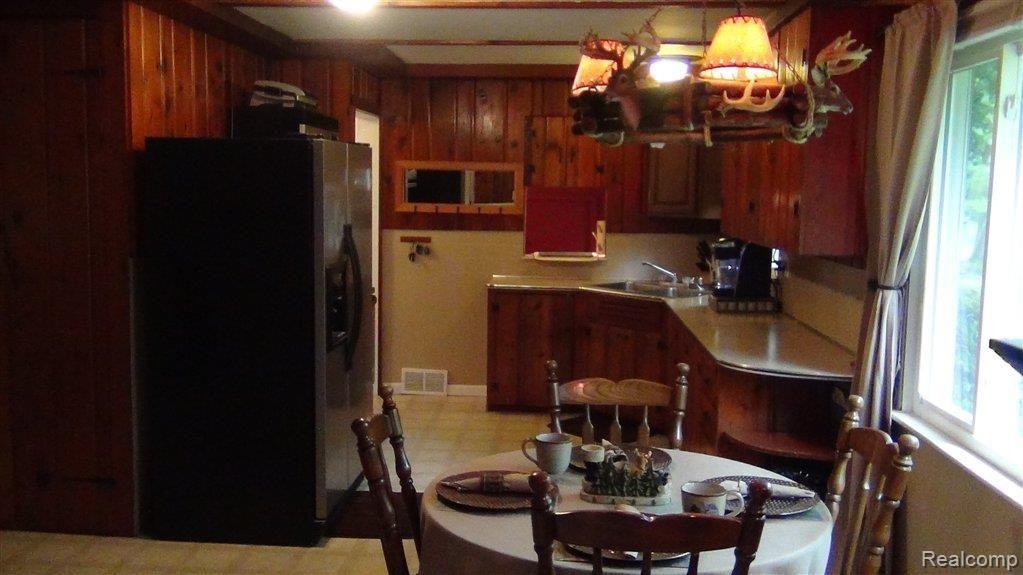 12290 White Lake Road Fenton, MI 48430 - Photo 8 of 24 DSC00685.JPG