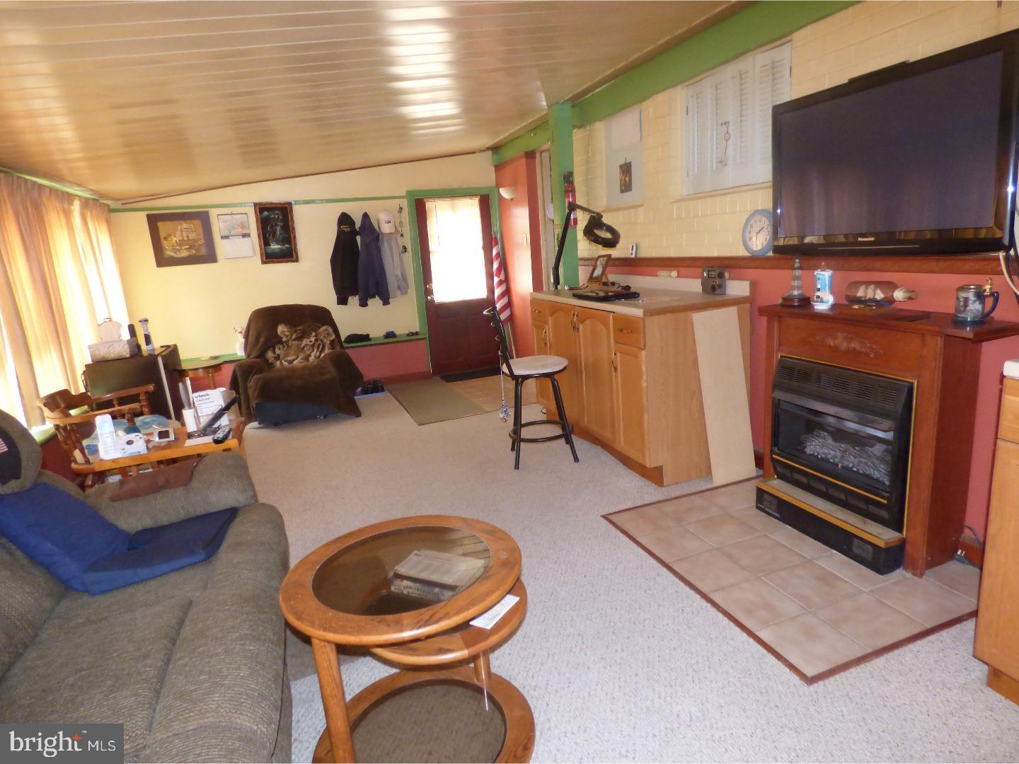 1347 Thomson Road Roslyn, PA 19001 - Photo 14 of 17 Family Room