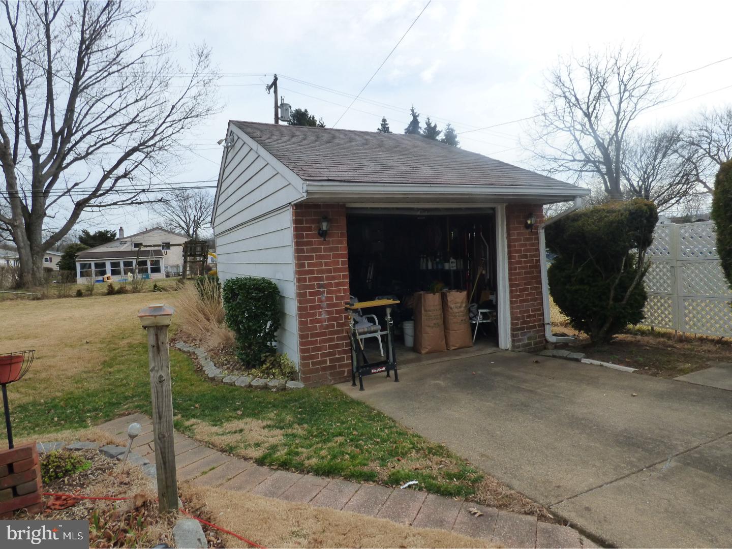 1347 Thomson Road Roslyn, PA 19001 - Photo 15 of 17 Garage
