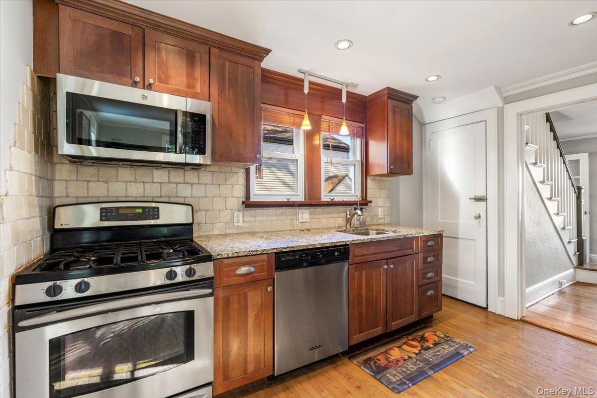 280 Knollwood Road White Plains, NY 10607 - Photo 13 of 36