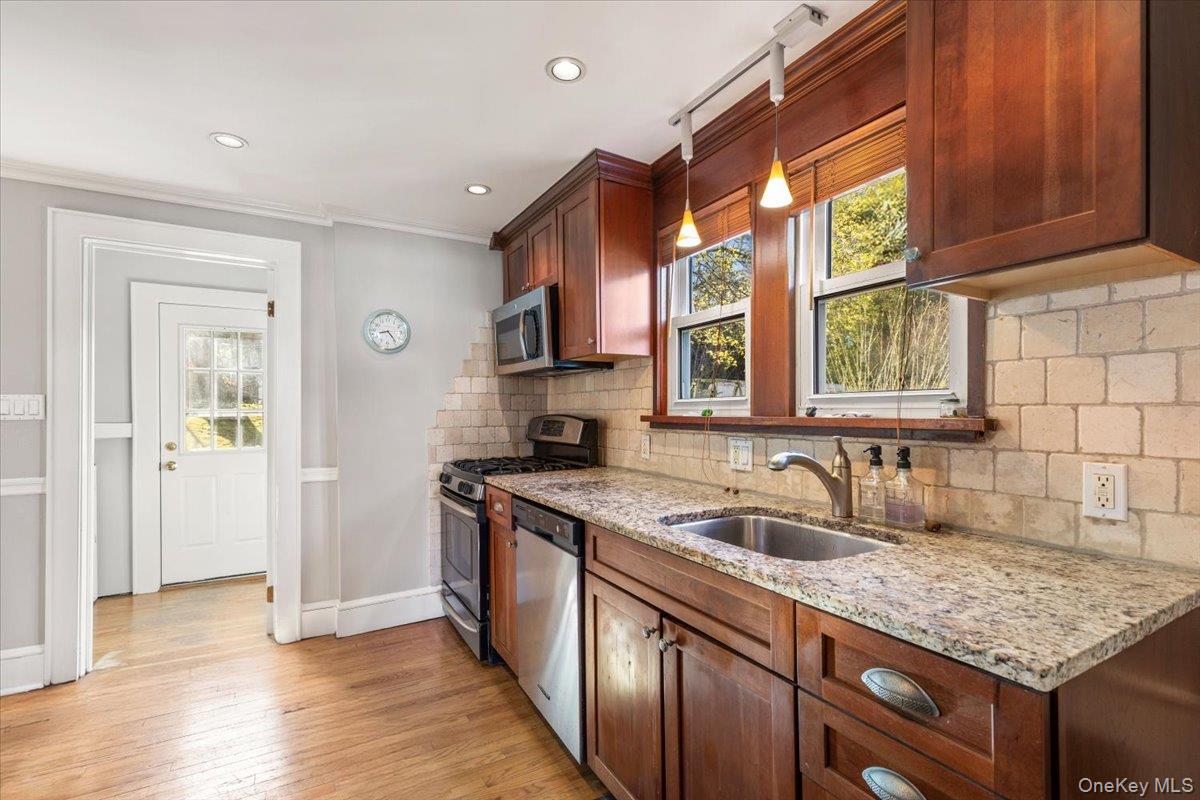 280 Knollwood Road White Plains, NY 10607 - Photo 20 of 36