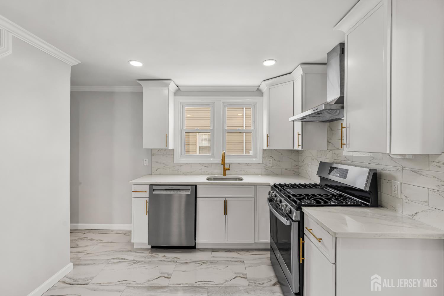 234 Old Road Sewaren, NJ 07077 - Photo 21 of 40