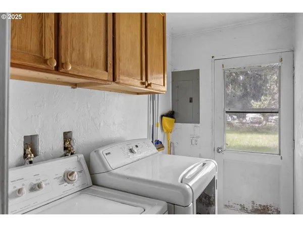 $249,000 | 5230 Azalea-Glen Road, Glendale, OR 97442