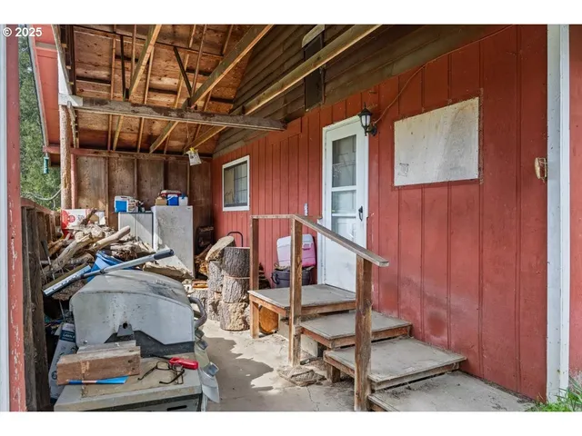 $250,000 | 5230 Azalea-Glen Road, Glendale, OR 97442