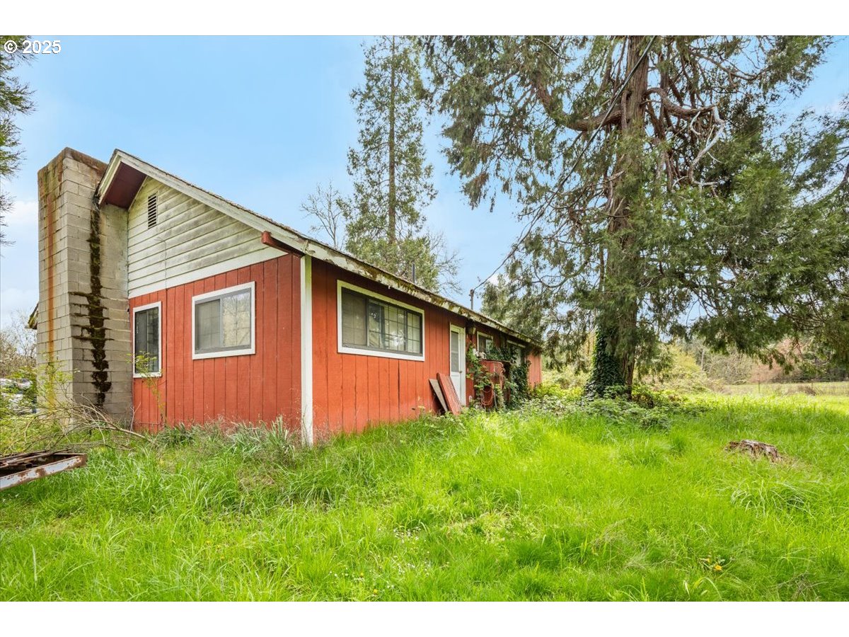 5230 Azalea-Glen Road Glendale, OR 97442 - Photo 17 of 26