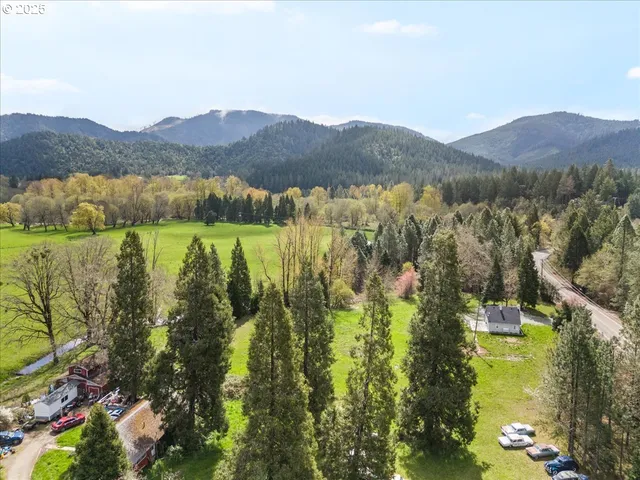 $250,000 | 5230 Azalea-Glen Road, Glendale, OR 97442