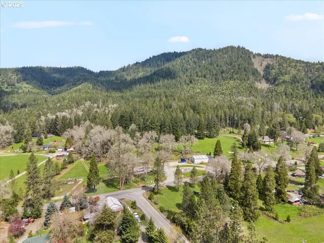 $250,000 | 5230 Azalea-Glen Road, Glendale, OR 97442