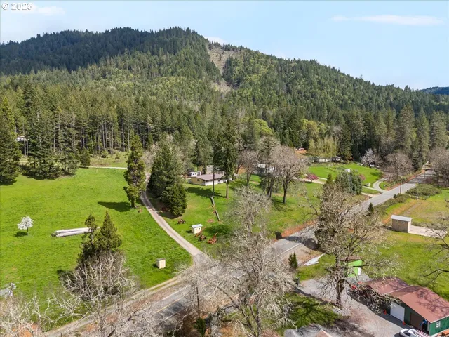 $250,000 | 5230 Azalea-Glen Road, Glendale, OR 97442