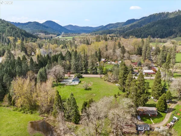 $249,000 | 5230 Azalea-Glen Road, Glendale, OR 97442