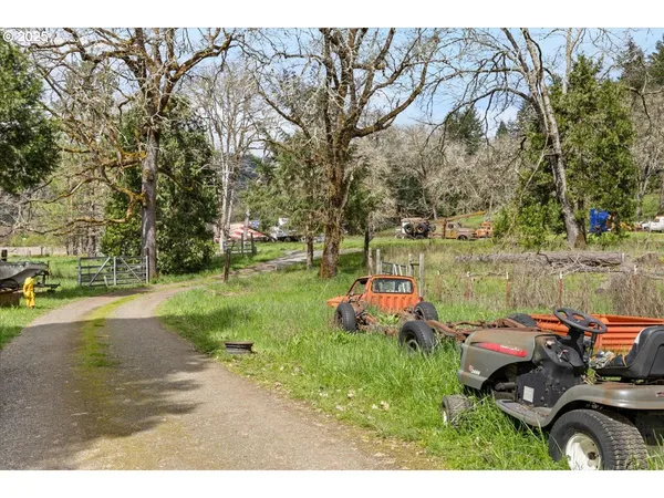 $249,000 | 5230 Azalea-Glen Road, Glendale, OR 97442